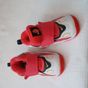 Toddler Nike shoes 5.5. Doesn't Have Insoles